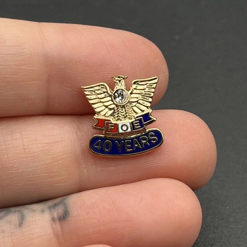 FOE Fraternal Order Of Eagles 40 Years Lapel‎ Hat Pin